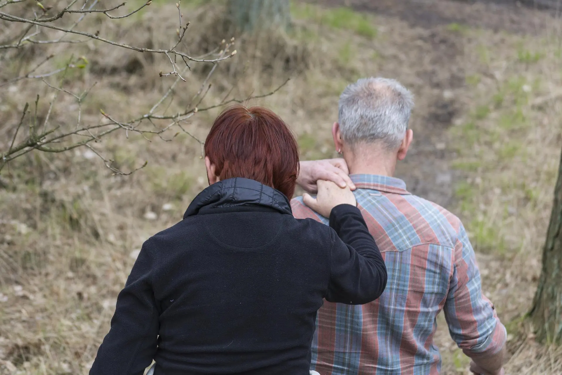 Benefits of home nursing and the difference between it and a caregiver